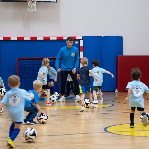 dzieci w trakcie turnieju piłki nożnej