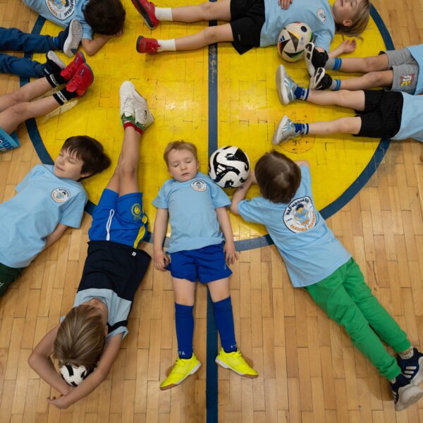 jak zadbać o rozwój dziecka podczas zajęć sportowych