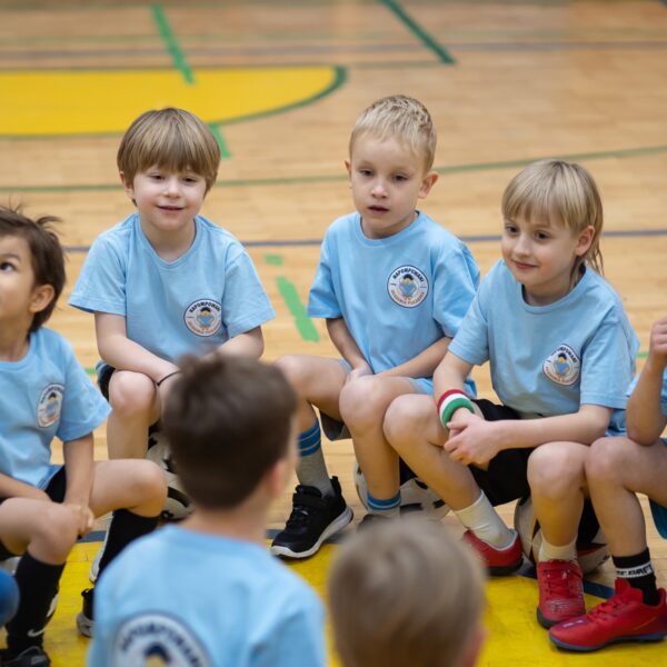 trenowanie umiejętności młodych piłkarzy