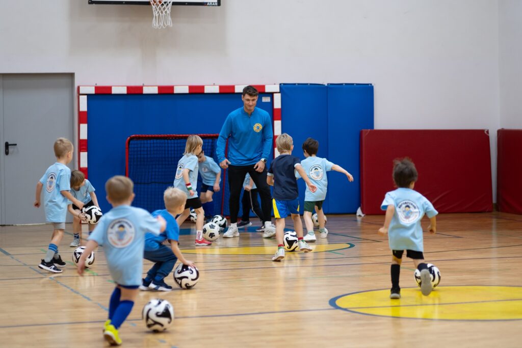 Ćwiczenia gimnastyczne dla dzieci – praktyczny poradnik dla rodzica