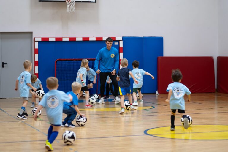 Ćwiczenia gimnastyczne dla dzieci – praktyczny poradnik dla rodzica